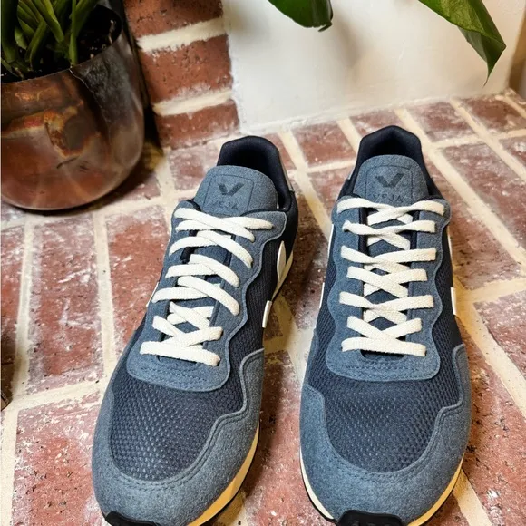 NWT (Box) Veja Men's Blue Sneakers, Size 8