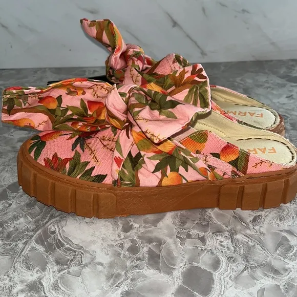 NWT Farm rio mango tree bow mule sneakers sz 7