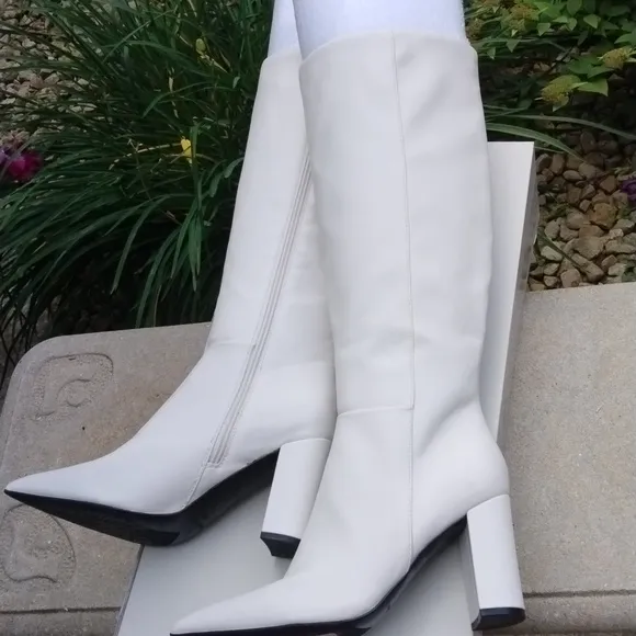 NWT Marc Fisher winter white heeled boots size 9.5, Soft girl core