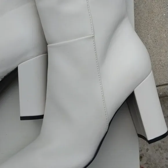 NWT Marc Fisher winter white heeled boots size 9.5, Soft girl core