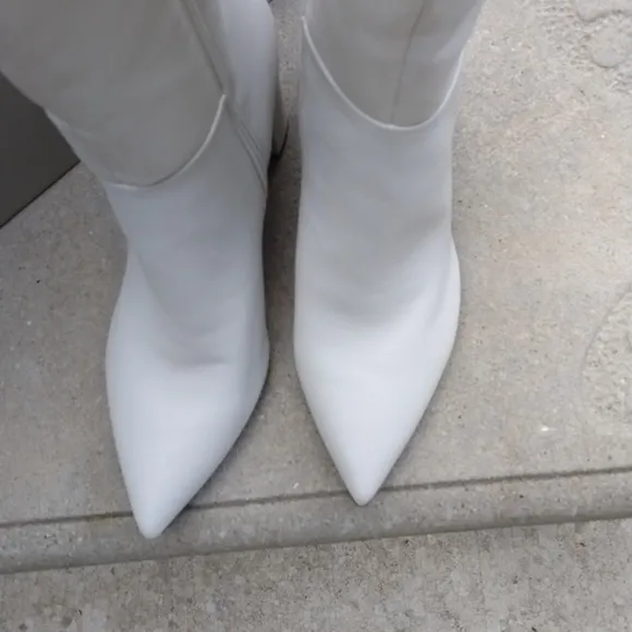 NWT Marc Fisher winter white heeled boots size 9.5, Soft girl core