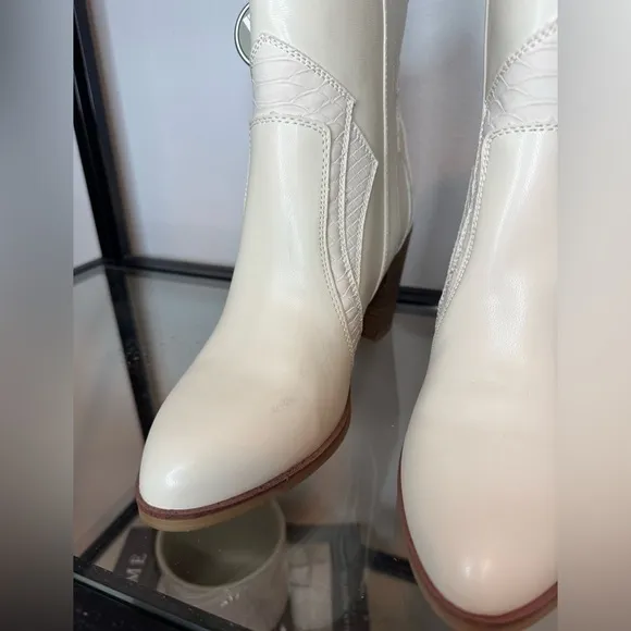 NWT MIA Dante Faux Suede Ankle Cowboy, Western Boots Ivory Tan Size 8.5