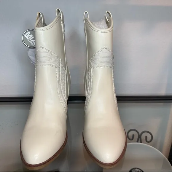NWT MIA Dante Faux Suede Ankle Cowboy, Western Boots Ivory Tan Size 8.5