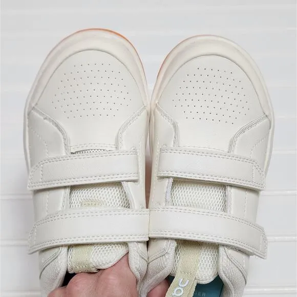 NWT On THE ROGER Kids Shoes/Sneakers