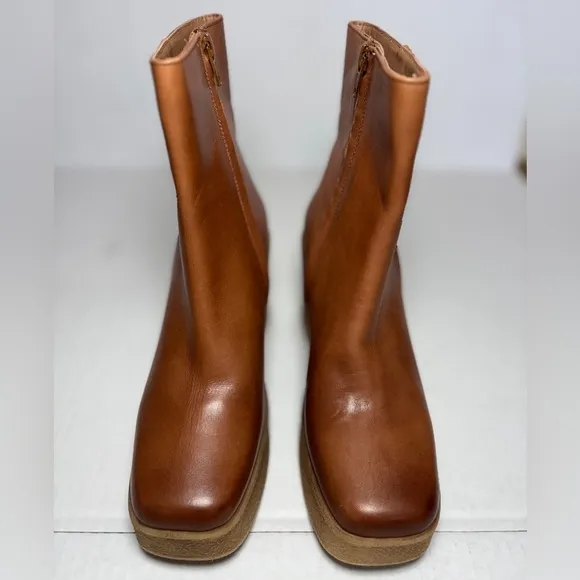NWT Seychelles Navigate Boots Brown Leather Upper Gum Soles Spring Style Size 7