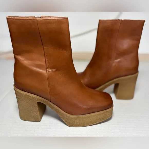 NWT Seychelles Navigate Boots Brown Leather Upper Gum Soles Spring Style Size 7