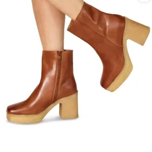 NWT Seychelles Navigate Boots Brown Leather Upper Gum Soles Spring Style Size 7