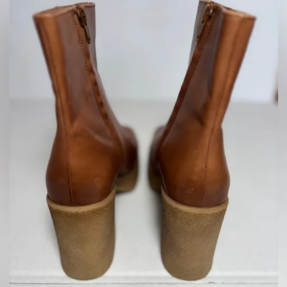 NWT Seychelles Navigate Boots Brown Leather Upper Gum Soles Spring Style Size 7