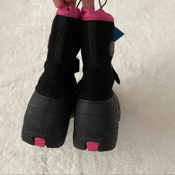 (NWT) Totes Big Kids Jaclyn Black/Pink  Winter Boots, Size: 5 (Youth)