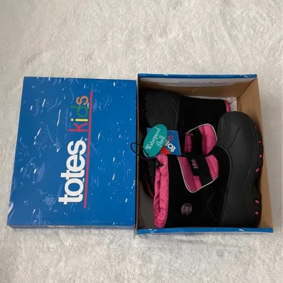 (NWT) Totes Big Kids Jaclyn Black/Pink  Winter Boots, Size: 5 (Youth)