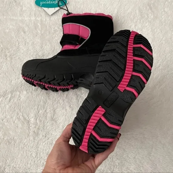 (NWT) Totes Big Kids Jaclyn Black/Pink  Winter Boots, Size: 5 (Youth)