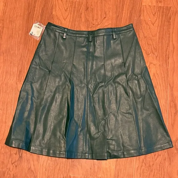 NWT We the Free by Free People Vegan Pleated Mini Skirt Topiary Green size 2