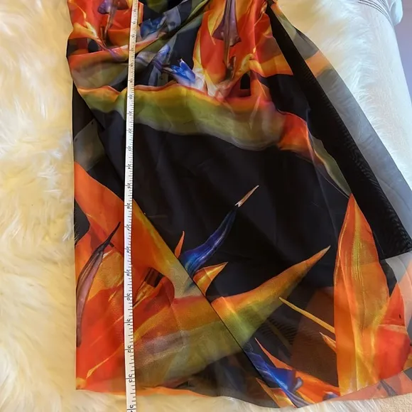 NWT ZARA  multicoloured tropical black midi skirt, side slit. SZ S