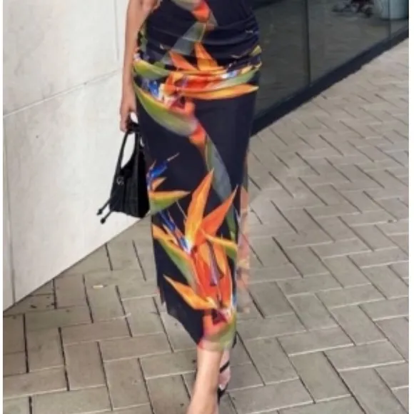 NWT ZARA  multicoloured tropical black midi skirt, side slit. SZ S