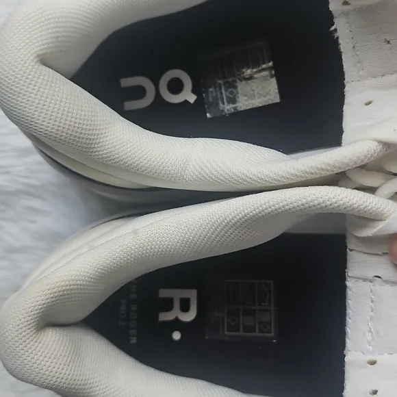 O N On Running Men's White and Black Sneakers