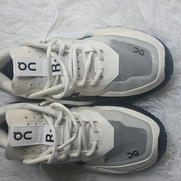 O N On Running Men's White and Black Sneakers