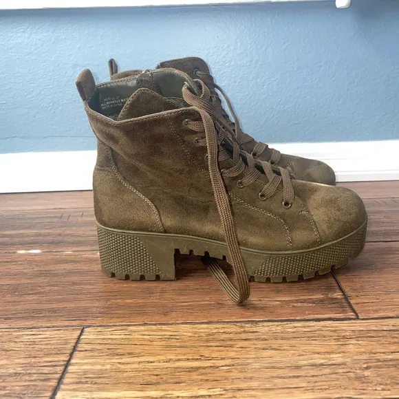 Olive💚combat boots🖤chunky boots place up booties