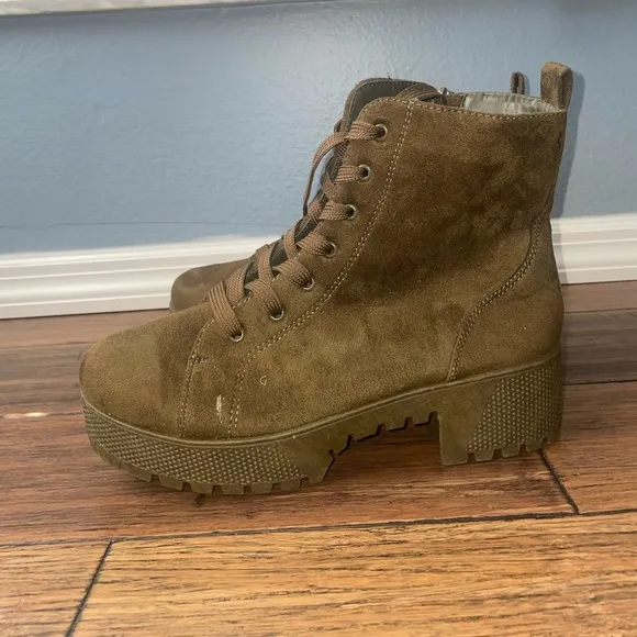 Olive💚combat boots🖤chunky boots place up booties