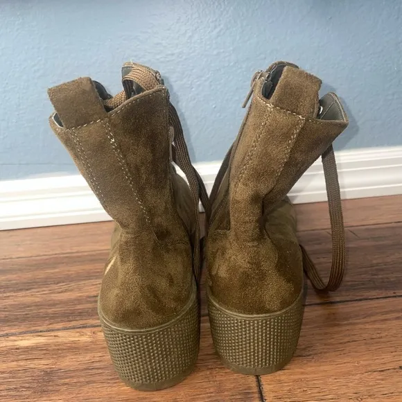 Olive💚combat boots🖤chunky boots place up booties