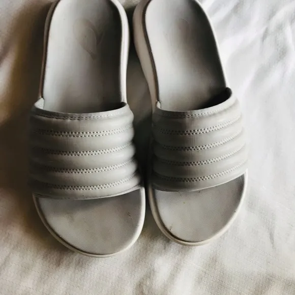 Olukai komo Gray Slide Sandals