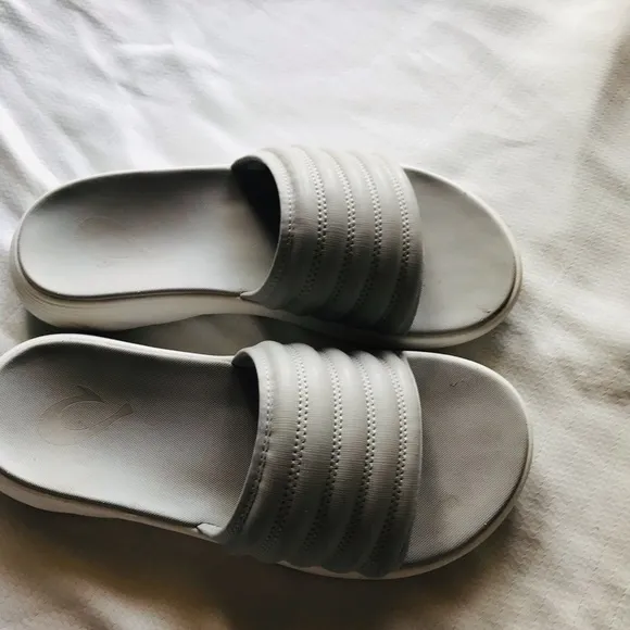 Olukai komo Gray Slide Sandals