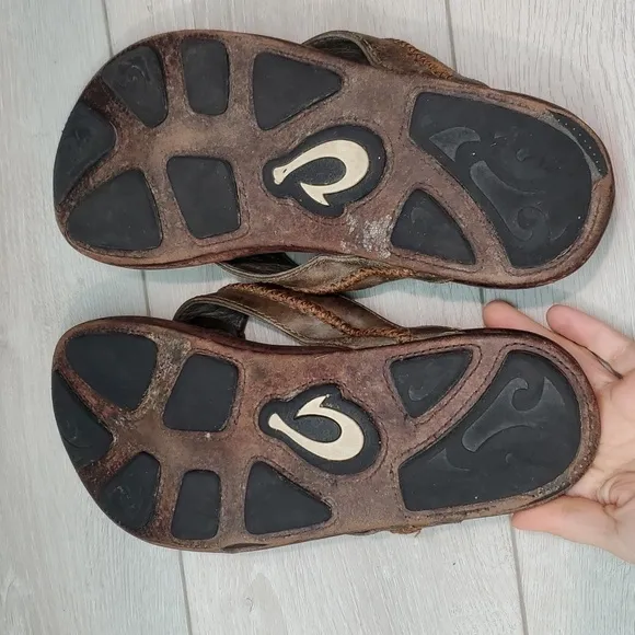 Olukai Mens Leather Thong Sandals Flats shoes sz 11