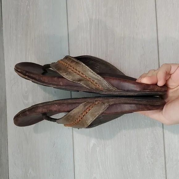 Olukai Mens Leather Thong Sandals Flats shoes sz 11