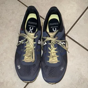 ON On Cloud Cloudflow Running Shoes Size 7.5