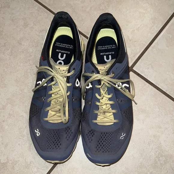 ON On Cloud Cloudflow Running Shoes Size 7.5