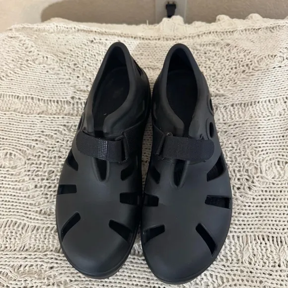 Oofos Oocandoo Sandals