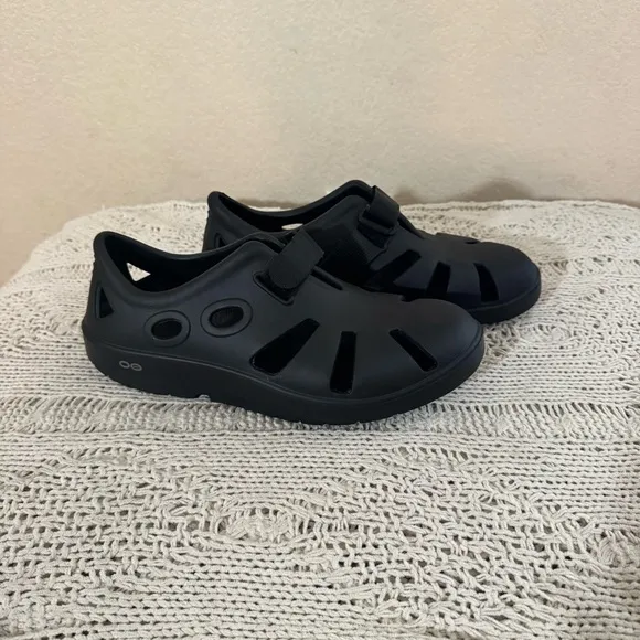 Oofos Oocandoo Sandals