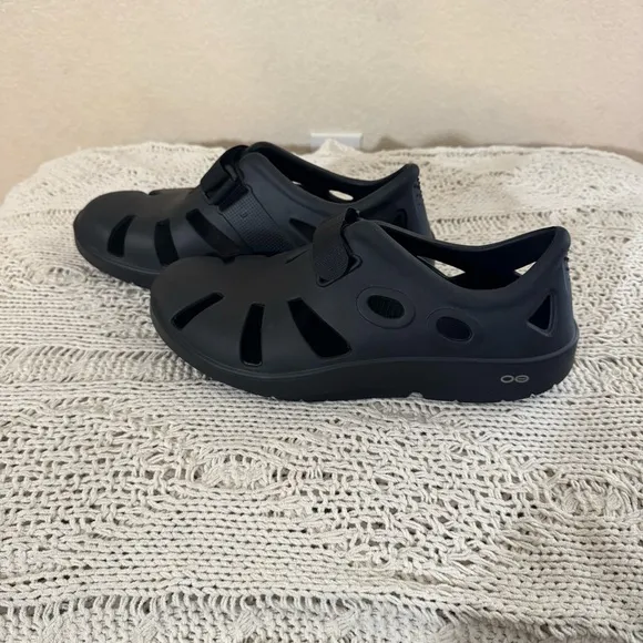 Oofos Oocandoo Sandals