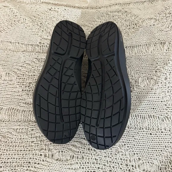 Oofos Oocandoo Sandals