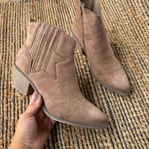 Pierre Dumas Women's Ankle Boots Taupe Block Heel Booties 8