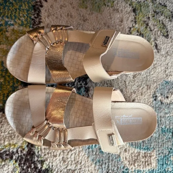 Pikolinos Model Beige and Gold Sandals