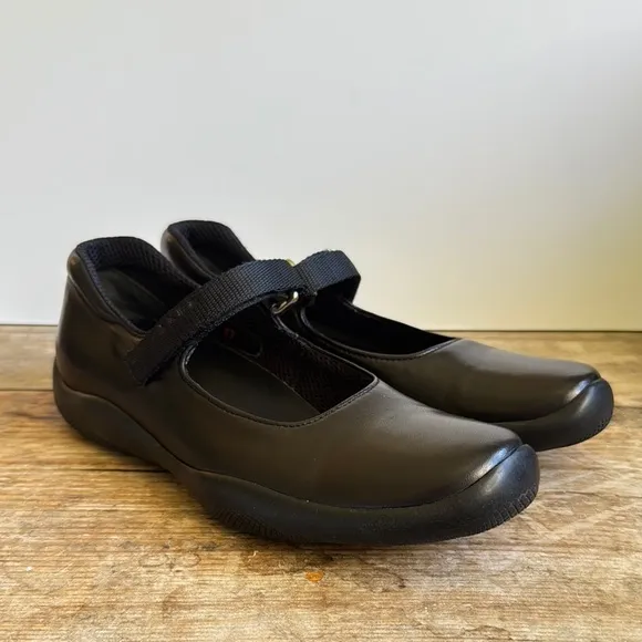 Prada 37 Black Mary Jane Shoes Vibram Flats Loafers
