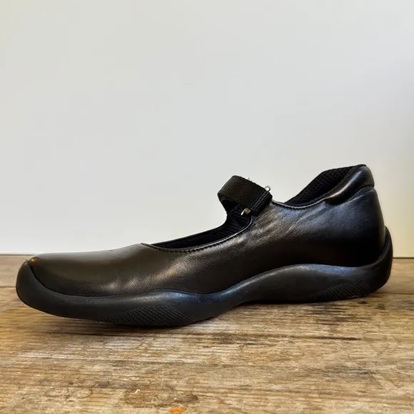 Prada 37 Black Mary Jane Shoes Vibram Flats Loafers
