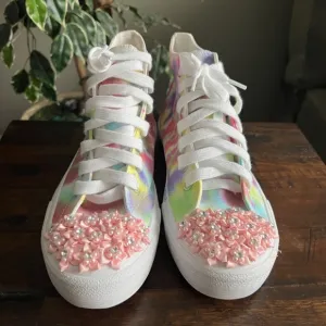 Ripped-n-Razored New Custom Daisy Duck Hi Top Sneakers Tennis Shoes Size 8