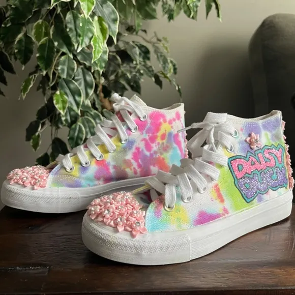 Ripped-n-Razored New Custom Daisy Duck Hi Top Sneakers Tennis Shoes Size 8