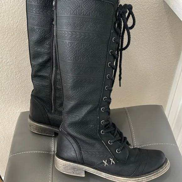 ROXY Mountain &amp; The Seas black tall winter lace up boots size 6.5