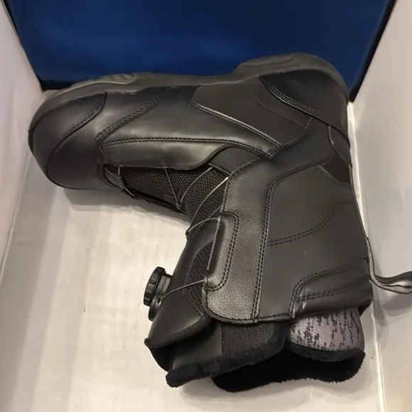Ryker Black Snowboard Boots with Dial Closure size 13