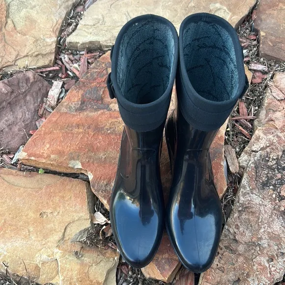 Salvatore Ferragamo Ladies size 7 Black Kitten Heel Rain 🌧️ Boots 👢