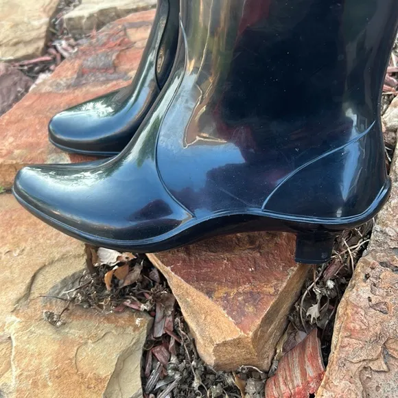 Salvatore Ferragamo Ladies size 7 Black Kitten Heel Rain 🌧️ Boots 👢