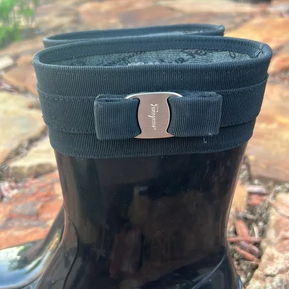 Salvatore Ferragamo Ladies size 7 Black Kitten Heel Rain 🌧️ Boots 👢