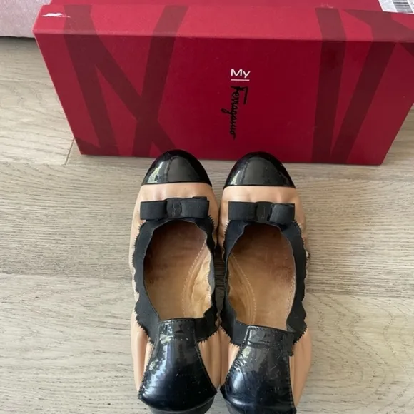 Salvatore Ferragamo 'My Paris' Black &amp; Nude Ballet Flat Size 8.5 OFFERS WELCOME❤