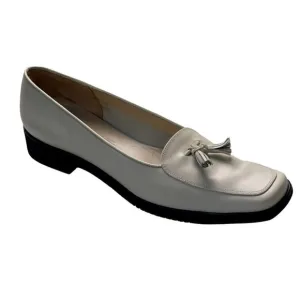 SALVATORE FERRAGAMO Women’s Shoes Ivory Leather Tassel Accent Heels Size 8.5AAAA