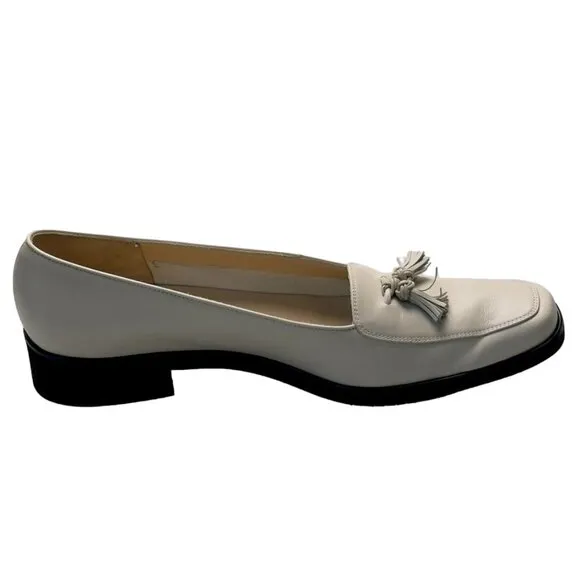 SALVATORE FERRAGAMO Women’s Shoes Ivory Leather Tassel Accent Heels Size 8.5AAAA