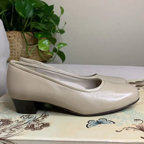 SAS Cream Heels for Versatile Elegance