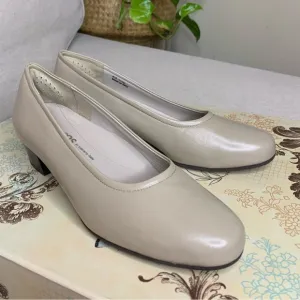 SAS Cream Heels for Versatile Elegance