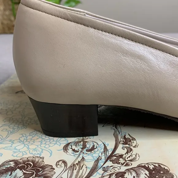 SAS Cream Heels for Versatile Elegance